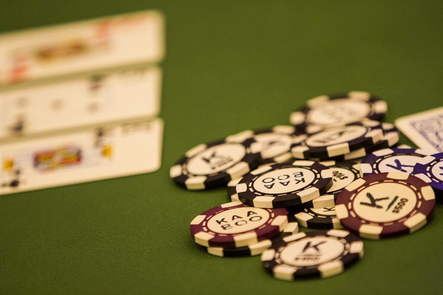 Poker – Tro choi cuoc tien dang cap nhat trong Casino Hinh 1