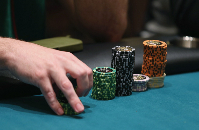 Những cách chơi Poker giúp bạn giỏi như dân chuyên nghiệp