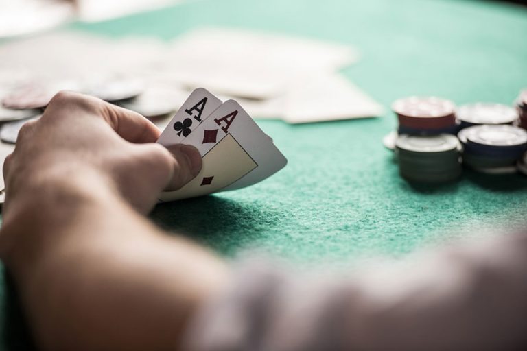 Cải thiện tâm lý ổn định khi chơi Poker online