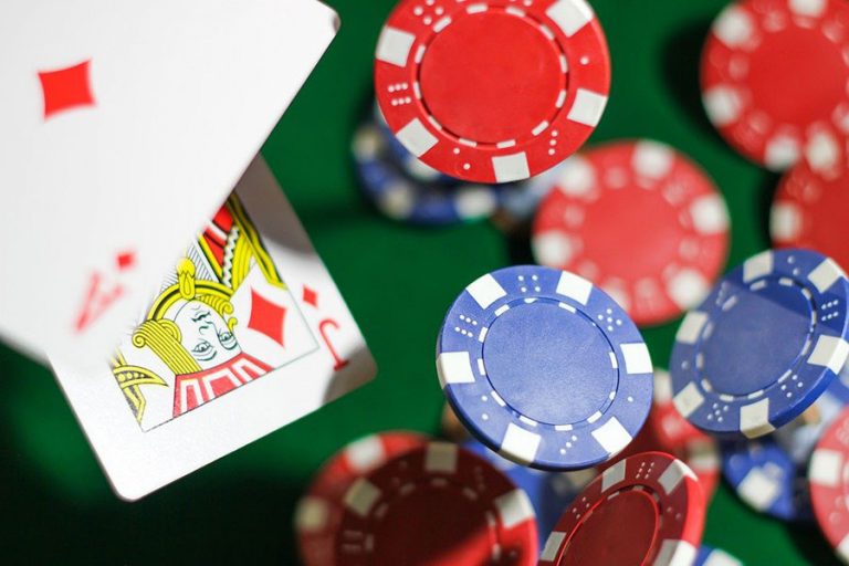 Sự Ảo tưởng ảnh hưởng đến kết quả thi đấu Poker trực tuyến