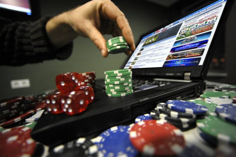 Poker và 4 thủ thuật giúp bạn chinh phục trò chơi này