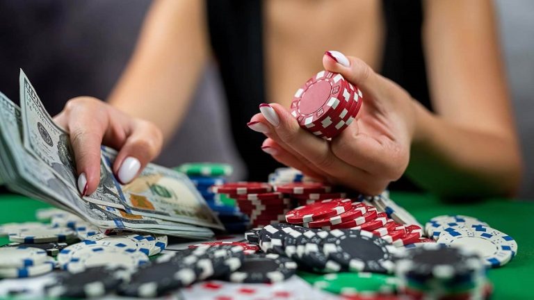 Để có nhiều chiến thắng trong game bài Poker hơn cần dùng đến cách chơi nào?