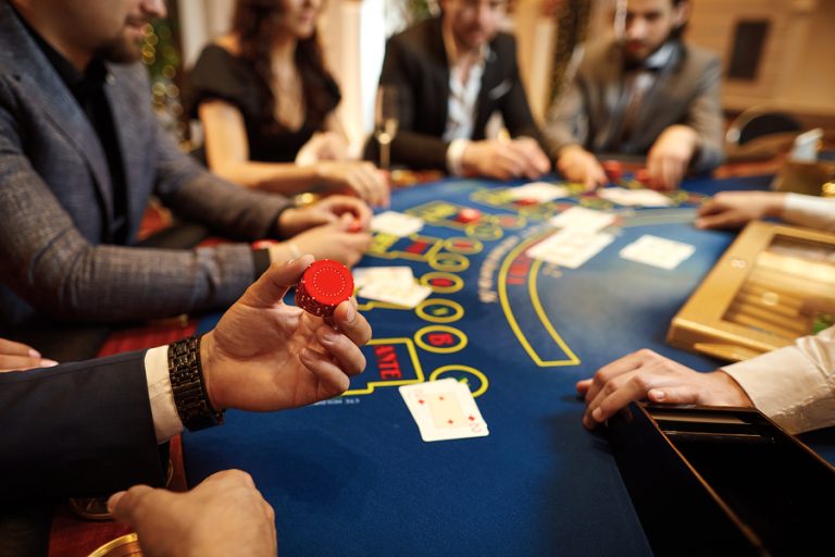 Hướng dẫn toàn tập về cách chơi Poker dành cho những người mới tham gia