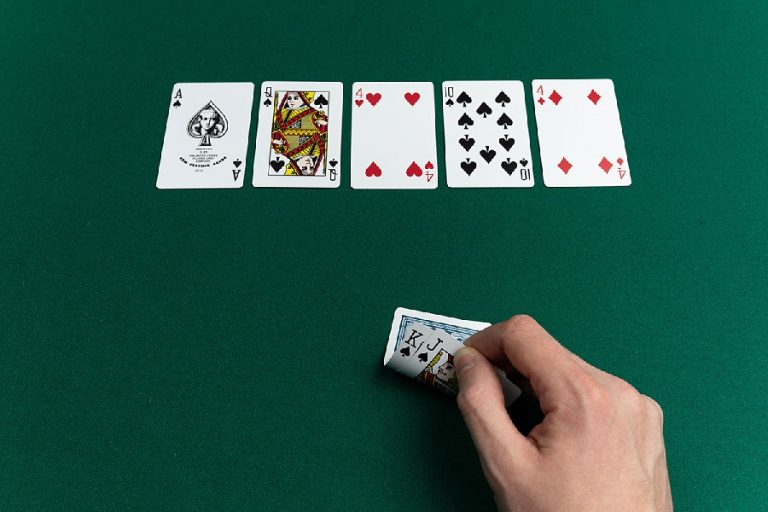 Cách chia tiền thắng Badbeat Poker như thế nào